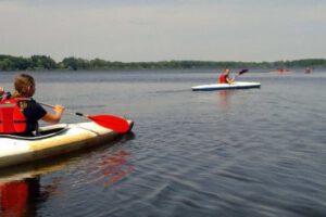 im Boot auf dem Wasser