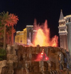 Las Vegas bei Nacht - Vulcano Las Vegas bei Nacht